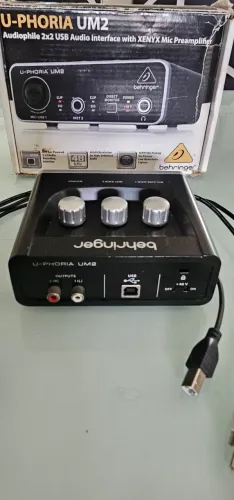?Interface de Áudio Behringer U-Phoria UM2 - Na Caixa, Completa e Conservada!
