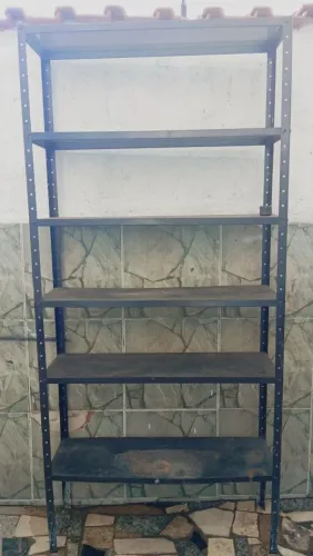 Estante de ferro