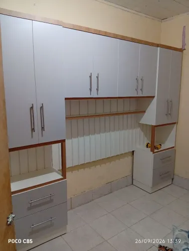 Guarda roupa de casal /240 de largura altura /220 acabado de fábrica hoje