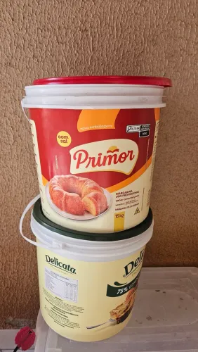 Vendo balde margarina 