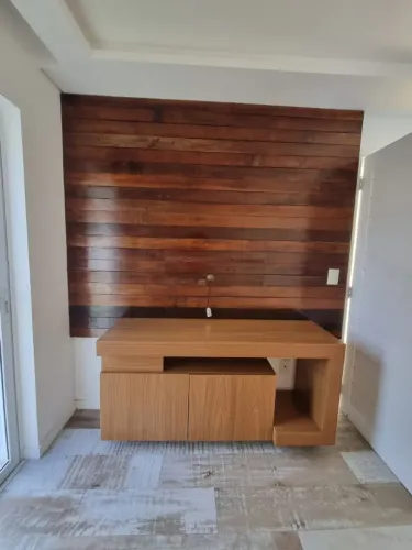 Estante com painel