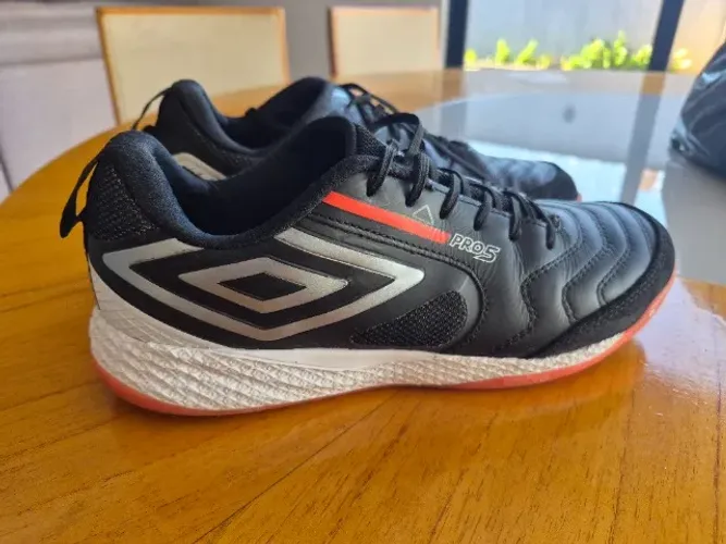 Tenis de futsal umbro pro bump 5