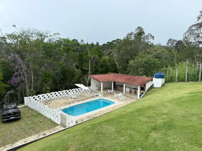 Chácara com piscina próximo a Juquitiba