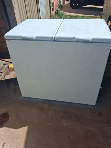 Frezer metalfrio 300 litros
