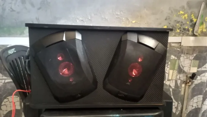 Caixa de som com alto falante de 6x9