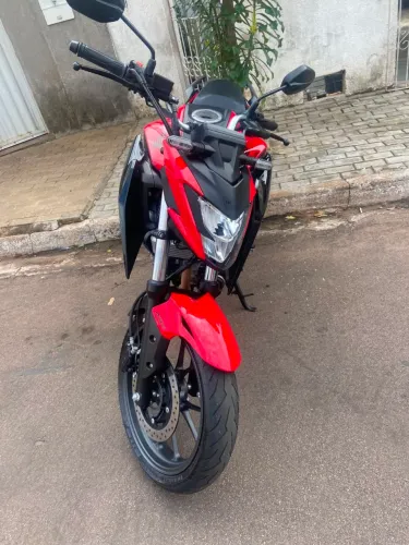 Vende-se Cb 300f Abs