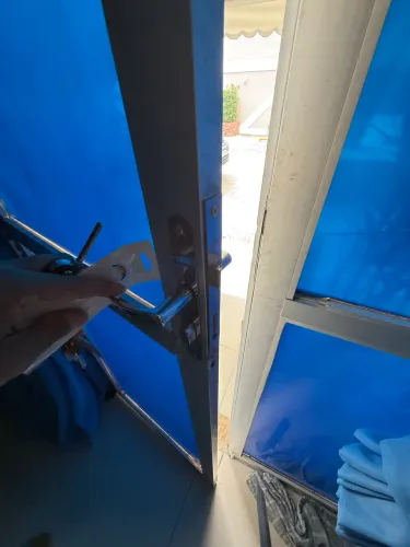 Vendo porta de vidro de alumínio