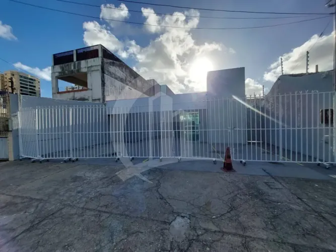 Ponto comercial para locação na Av. Hermes Fontes!