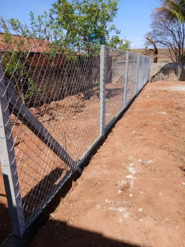 Alambrados inclinado com base de concreto