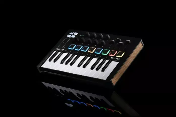 Arturia Minilab MK3 - Preto ( NOVO ) - PREÇO OPORTUNIDADE!!!