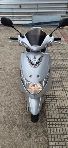 Vendo moto Burgman 125cc Prata