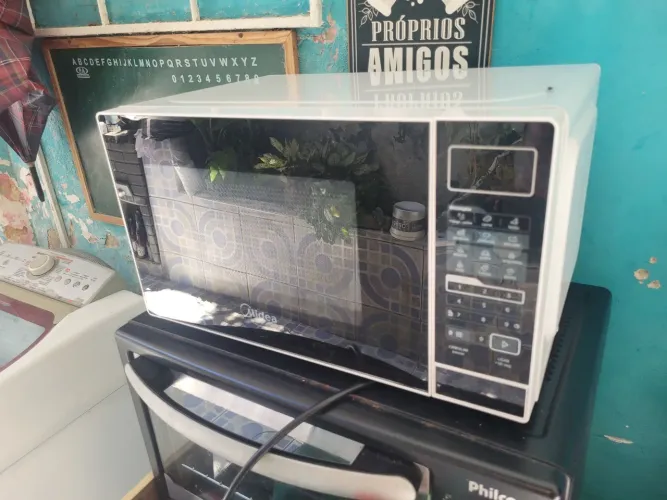 Micro-ondas MIDEA 26 litros.