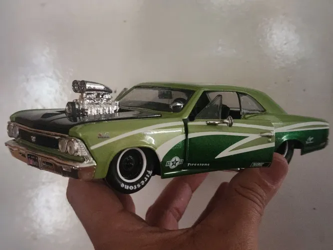Última unidade! Miniatura Maisto 1966 Chevrolet Chevelle