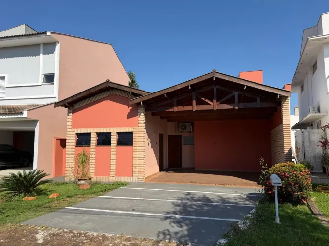 Casa em condomínio Fechado com 4 quartos sendo 2 Suítes para alugar, 170 m² por R$ 5.500/m