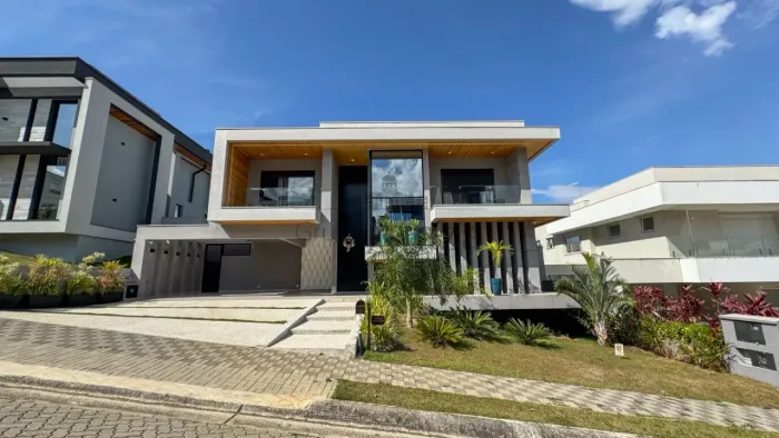 Casa em Condomínio - Urbanova - Condomínio Reserva do Paratehy - 5 Dormitórios - 633m².