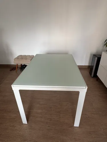 Mesa de Jantar Extensível com Tampo de Vidro Branco - Excelente Estado