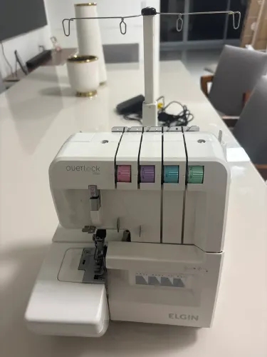 Máquina overlock - nunca usada