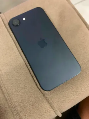 Vendo iPhone 16e Usado em excelentes condições