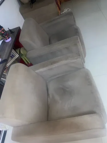 DUAS POLTRONAS 