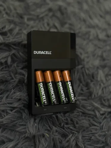 Carregador + 4 Pilhas Duracell - Com Garantia