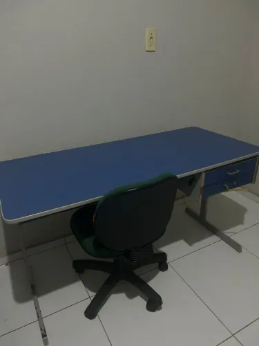 Mesa e cadeira