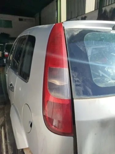 Lanterna traseira esquerda fiesta Hatch