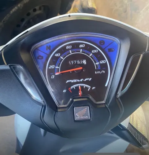 Moto Biz 110i Branca em excelente estado