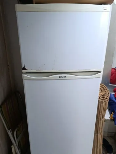 Geladeira Daku 337 litros pra reparo