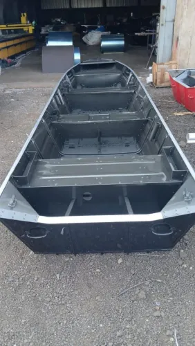 Barcos e Lanchas