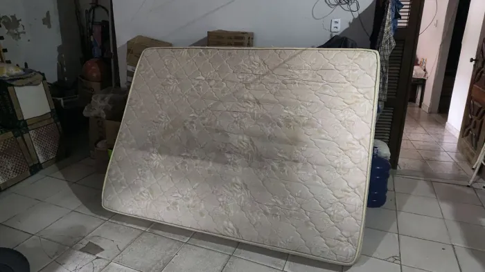 Vendo Cama de Casal Madeira Maciça + Colchão Espuma D-45