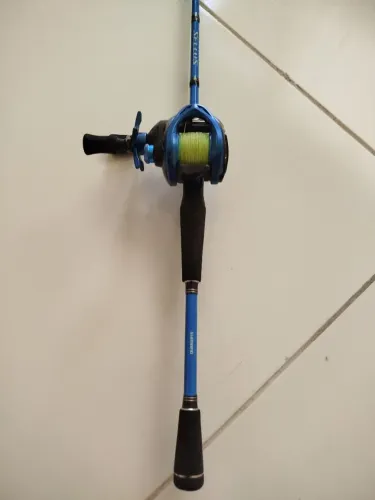 Vara de pesca Shimano sellus 17lbs mais acessórios