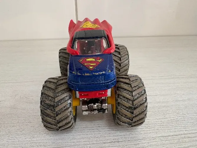 Lote com 4 Hot Wheels Monster Trucks Diversos no estado - leia