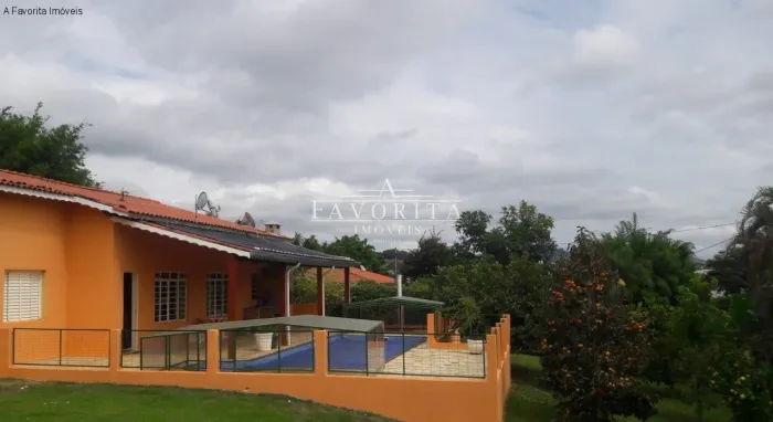 Chácara dentro da cidade com 6 dormitórios e piscina aquecida