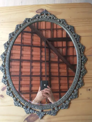 Espelho em moldura antiga