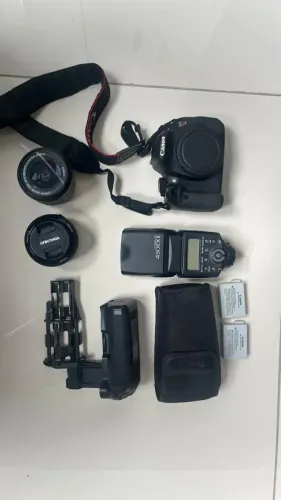 Canon T5i + Grip + 2 Baterias + Case + Lente 18-55mm + Lente 50mm - Flash CÂNON 430EX II