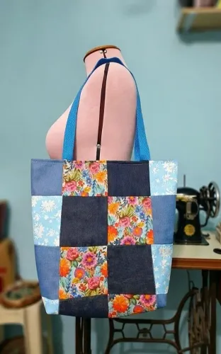 Bolsa Ecológica/ Ecobag Artesanal Grande/ Patchwork de sarja e jeans