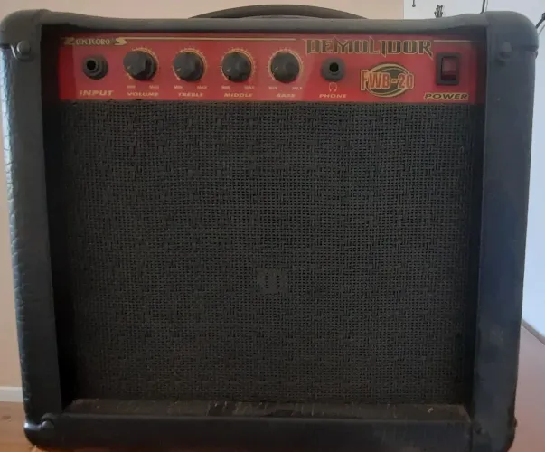 Amplificador Meteoro para baixo