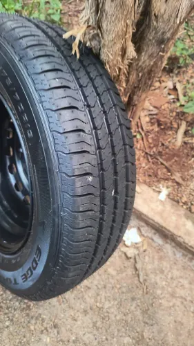 Pneu 13 com Roda novo