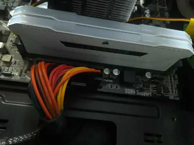 32GB RAM Corsair RGB PRO SL White 3200MHz (2x16GB)