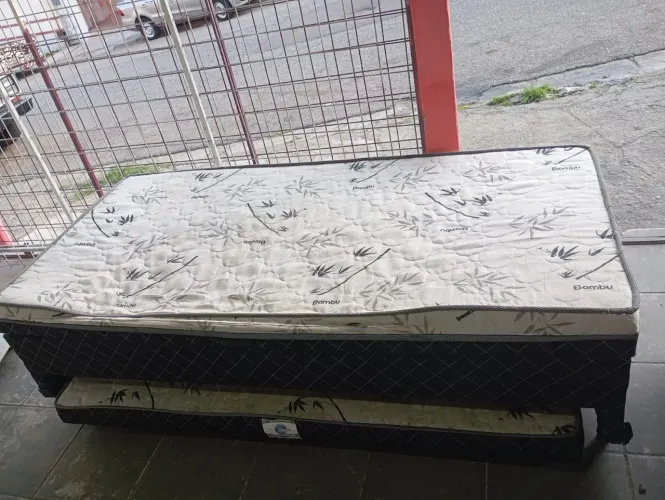 Box com baú e auxiliar de solteiro