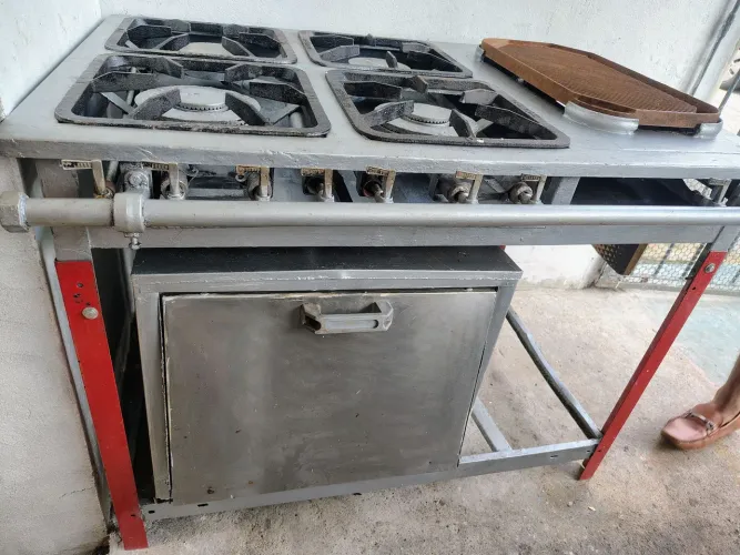 Fogão industrial com forno