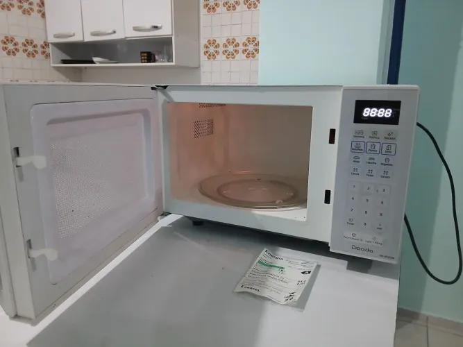 Micro-ondas seminovo 21L total 220V