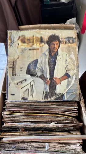 Doa-se disco de vinil, dvds e vidio caset