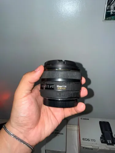 Sigma 30mm f/1.4 DC HSM