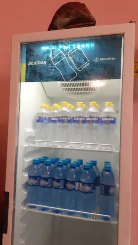 Expositor refrigerado de bebidas metalfrio conveniência café estado novo passamos cartão