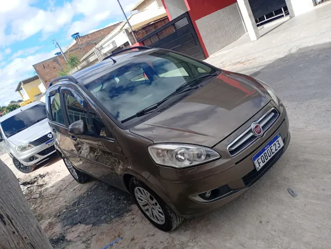 Fiat Idea Attractive 1.4 Fire Flex 8V 5P 2014