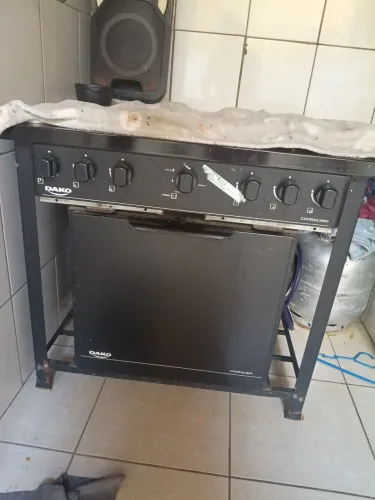 Fogão industrial 4 boca com forno em bom estado 