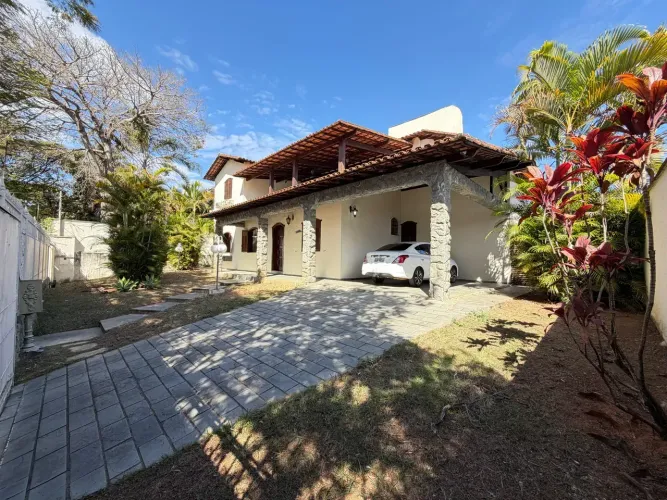 Casa com 3 quartos sendo 1 suíte 6 banheiros 6 vagas