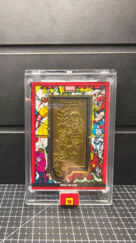 Card Vingadores Medallion Dourado - Marvel Anthology