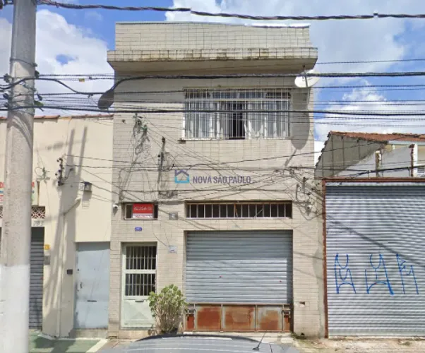 Galpão / Salão comercial + 8 Kitnets, à venda no Cambuci.